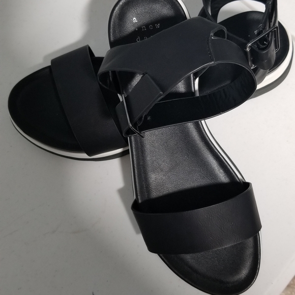 Sandles - Picture 1 of 1